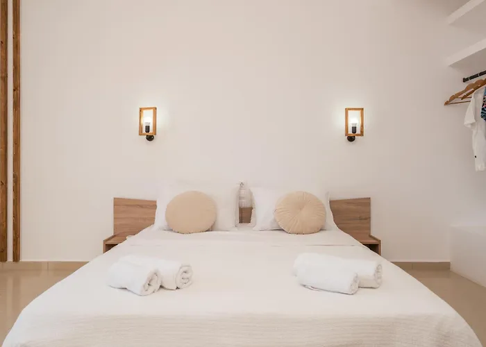 C\'Est La Vie Rooms And Suites