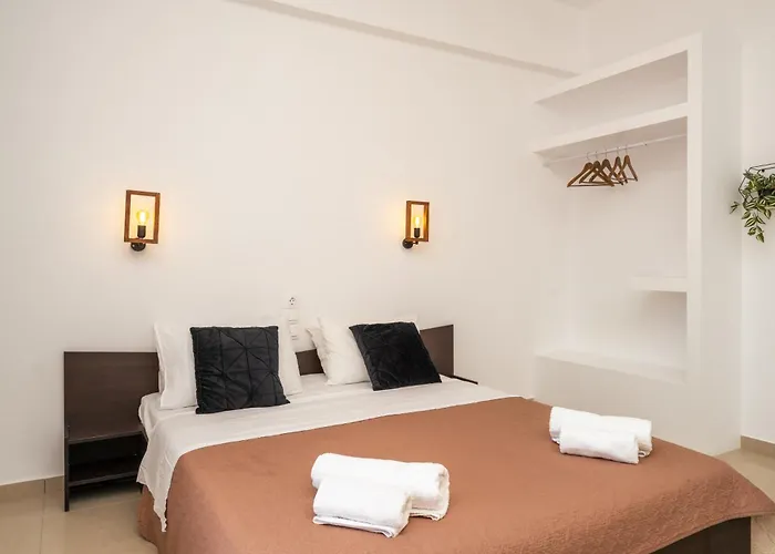 C\'Est La Vie Rooms And Suites